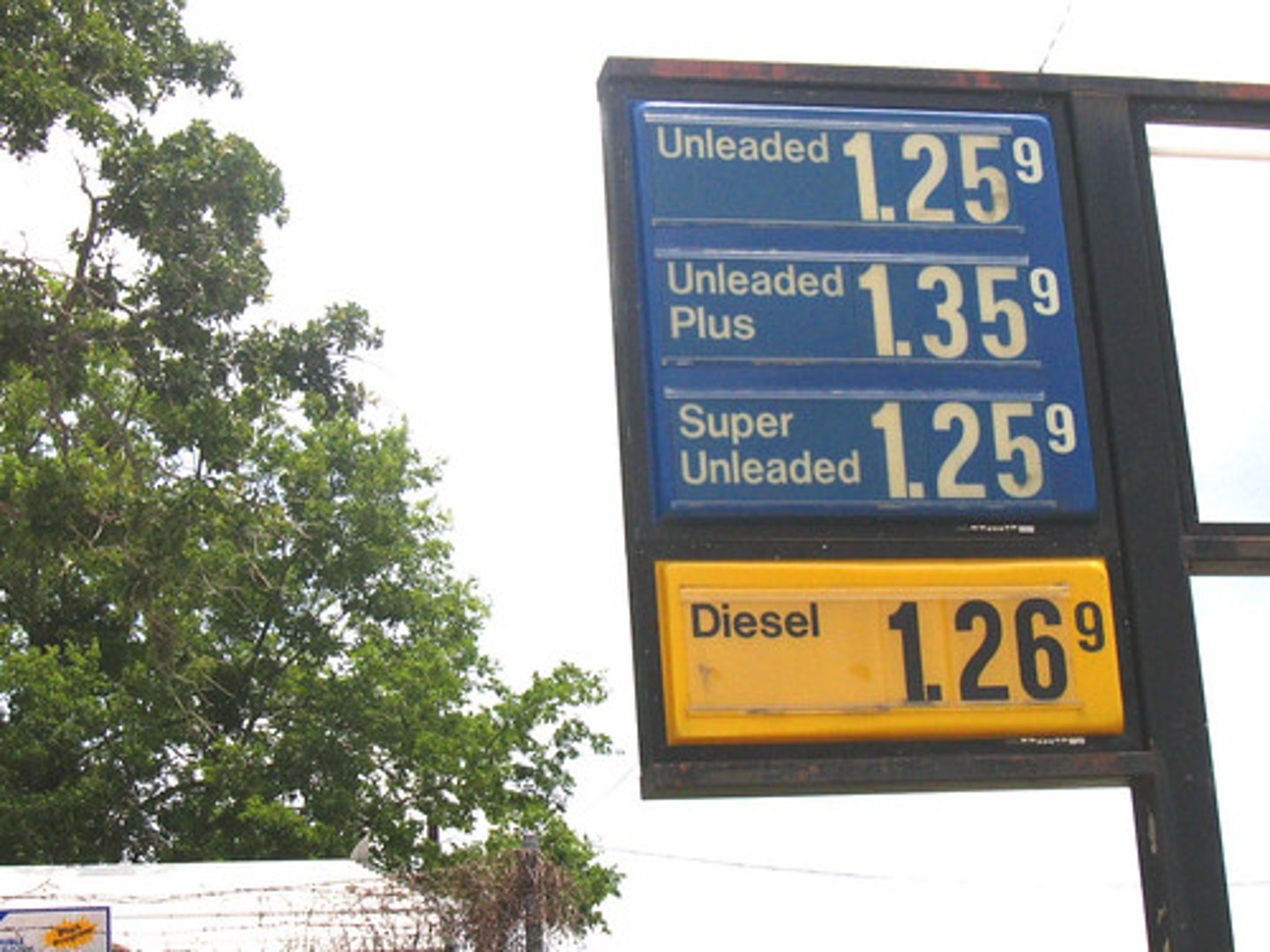 <p>(fixed;set) price</p>