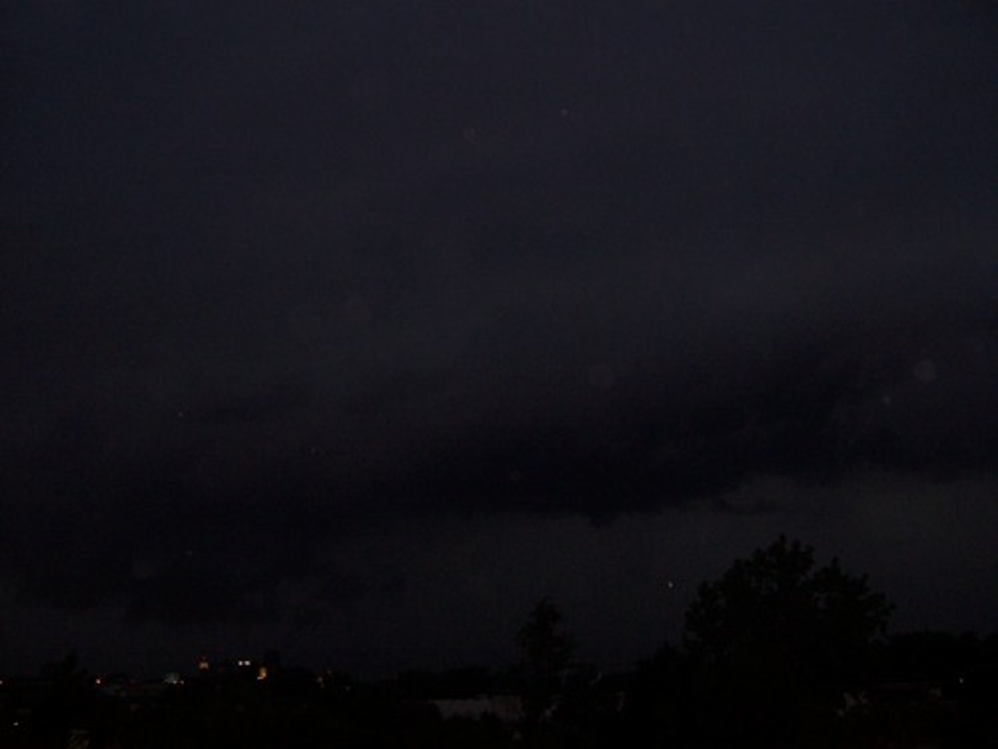 <p>extremely dark (tối om)</p><p>ex: Suddenly the lights went out, and the house was ...</p>