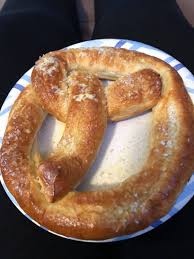 <p>Compré</p><p>Compré una pretzel en el museo de la segunda Guerra mundial, pero estaba demasiado salado.</p>