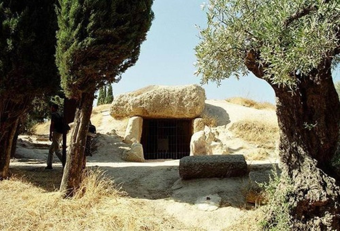 <p>Antequera, Spain</p><p>ca. 2500 BC</p><p>-Megalithic tomb with massive stone slabs</p><p>- Example of early passive grave architecture</p>