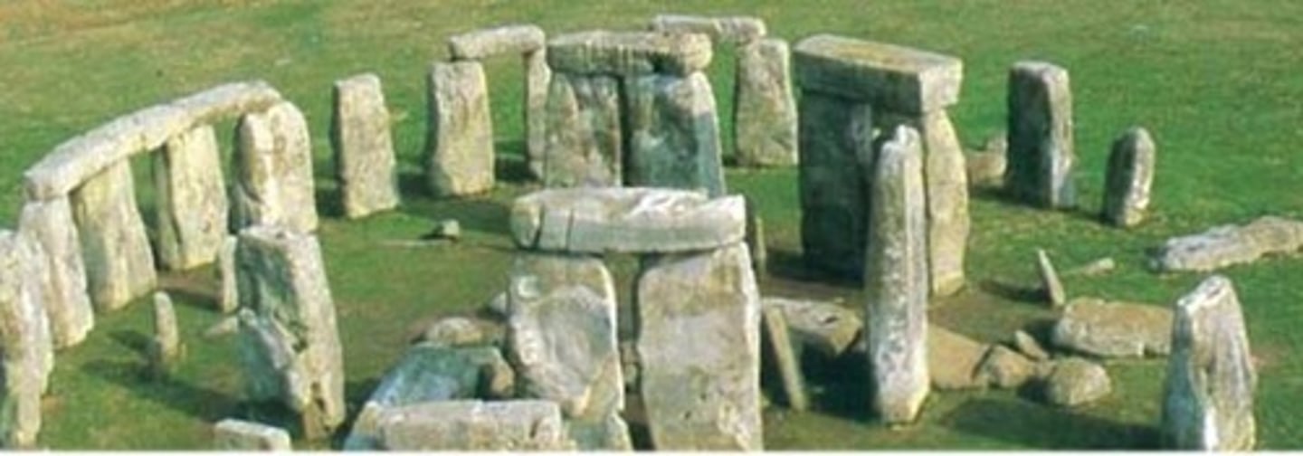 <p>Brittany, France</p><p>ca. 4,250- 3,750 BC</p><p>- long rows of standing stones (menhirs)</p><p>- astronomical or ritual use</p>