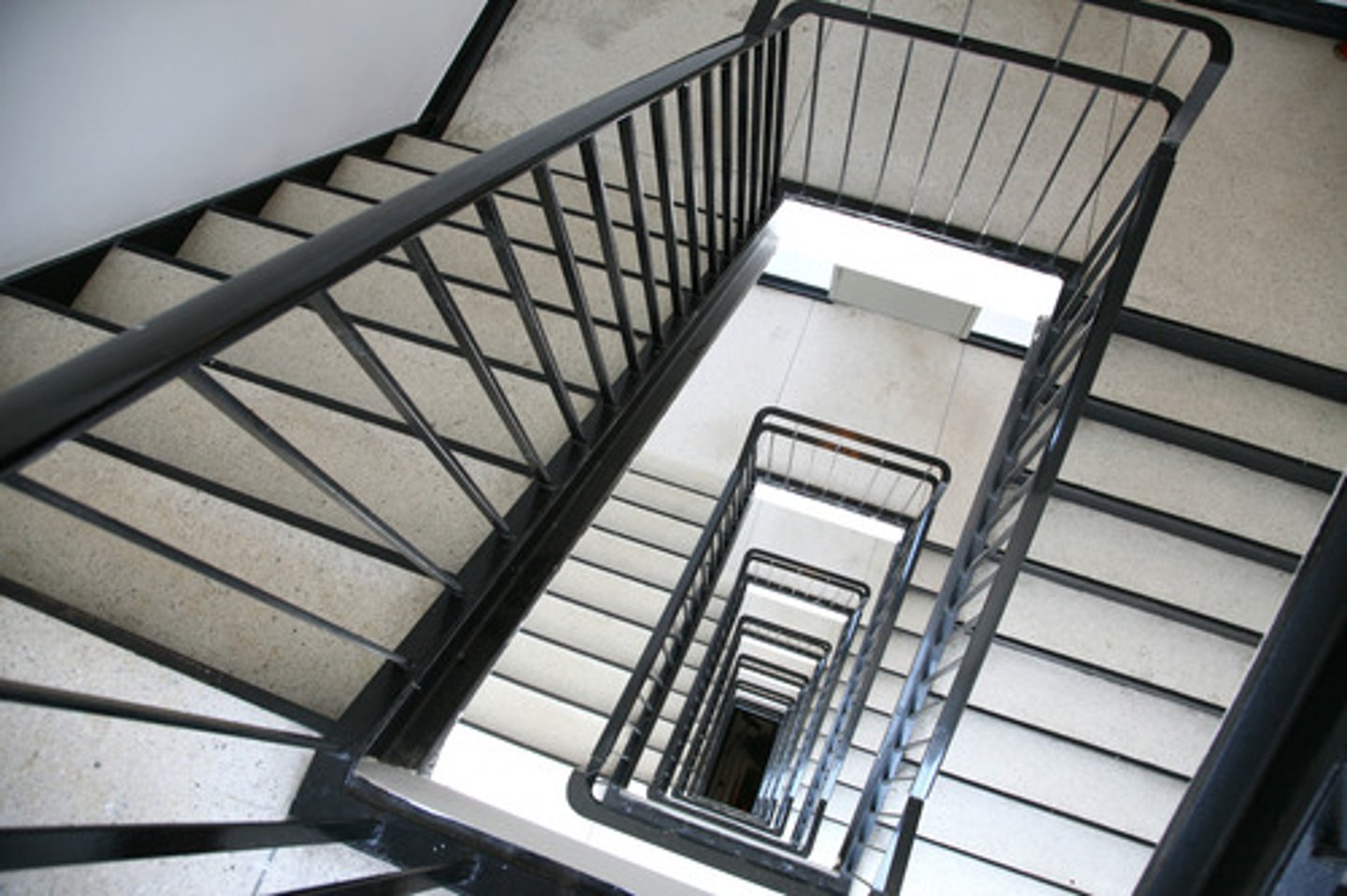 <p>lóutī-stairs</p>