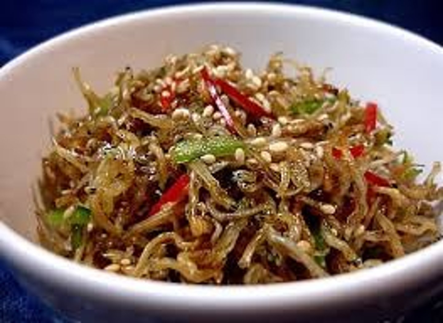 <p>cá cơm xào</p>