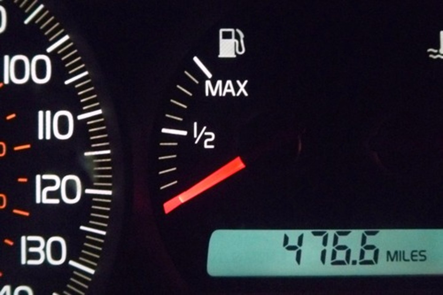 <p>(v) làm cạn kiệt (=empty)</p><p>The long drought has depleted the water supply in the region.(Cơn hạn hán kéo dài đã làm cạn kiệt nguồn nước ở khu vực này.)</p><p>Running for hours without resting will deplete your energy.(Chạy hàng giờ mà không nghỉ ngơi sẽ làm bạn kiệt sức.)</p>