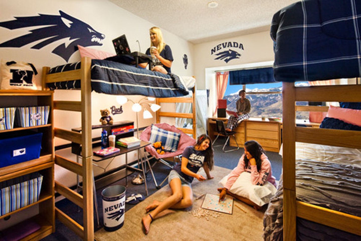 <p>n. hostel, residence hall, student housing, dormitory building &gt;&lt; private room, apartment Ký túc xá Many university students live in a dormitory. /ˈdɔːrmətɔːri/</p>