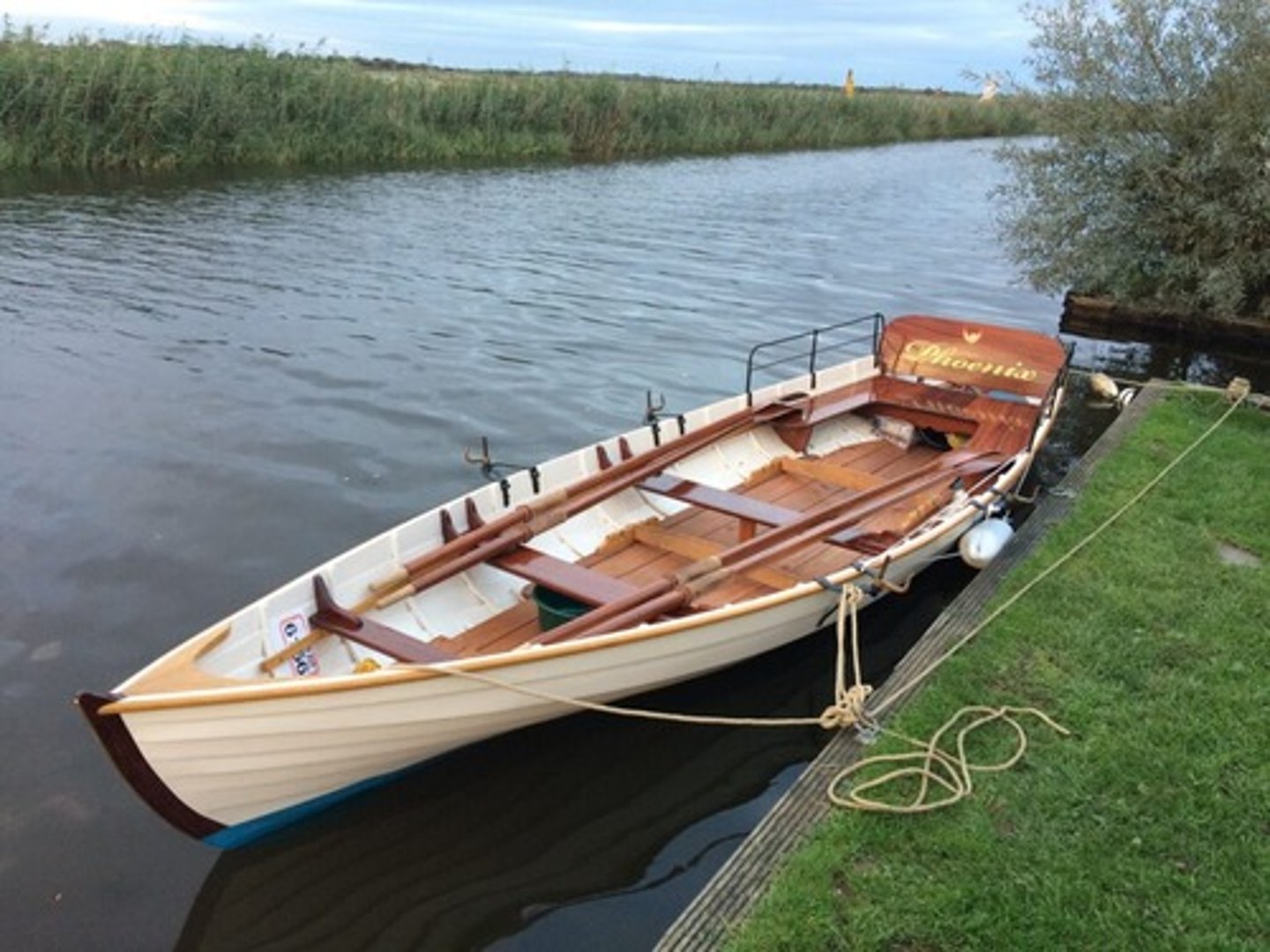 <p>? (hull, skiff)</p>