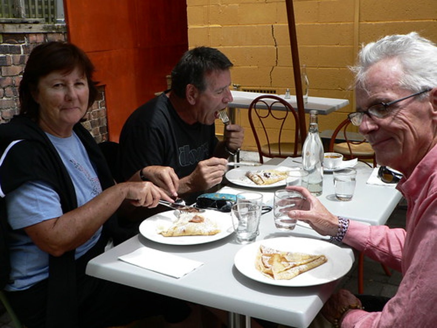 <p>Yo __ con mi abuelo hoy.</p><p>I ate lunch with my grandfather today.</p>