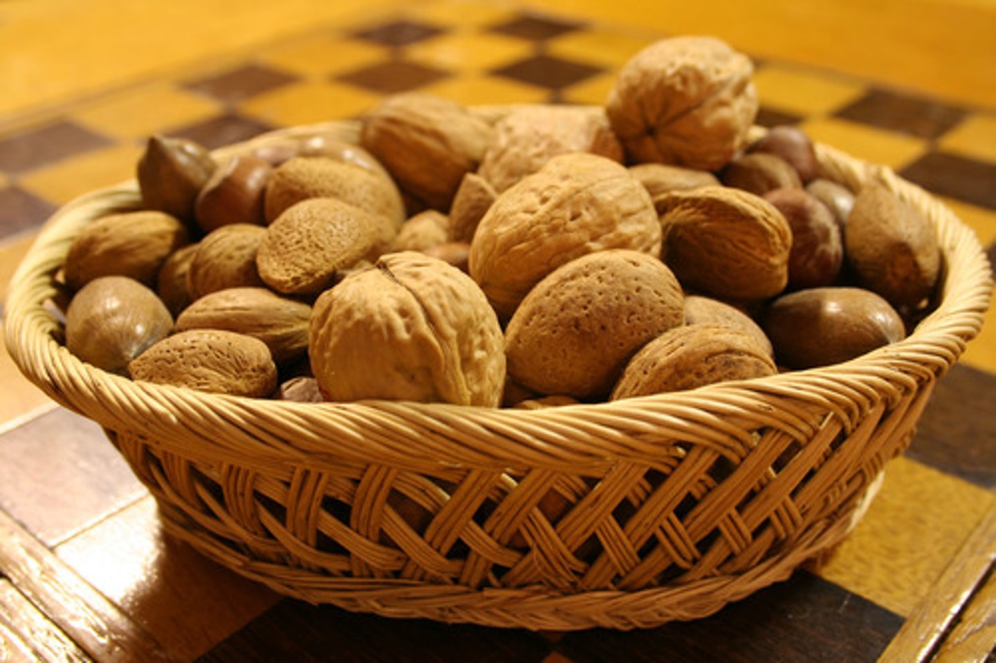 <p>tasting or smelling like nuts</p>