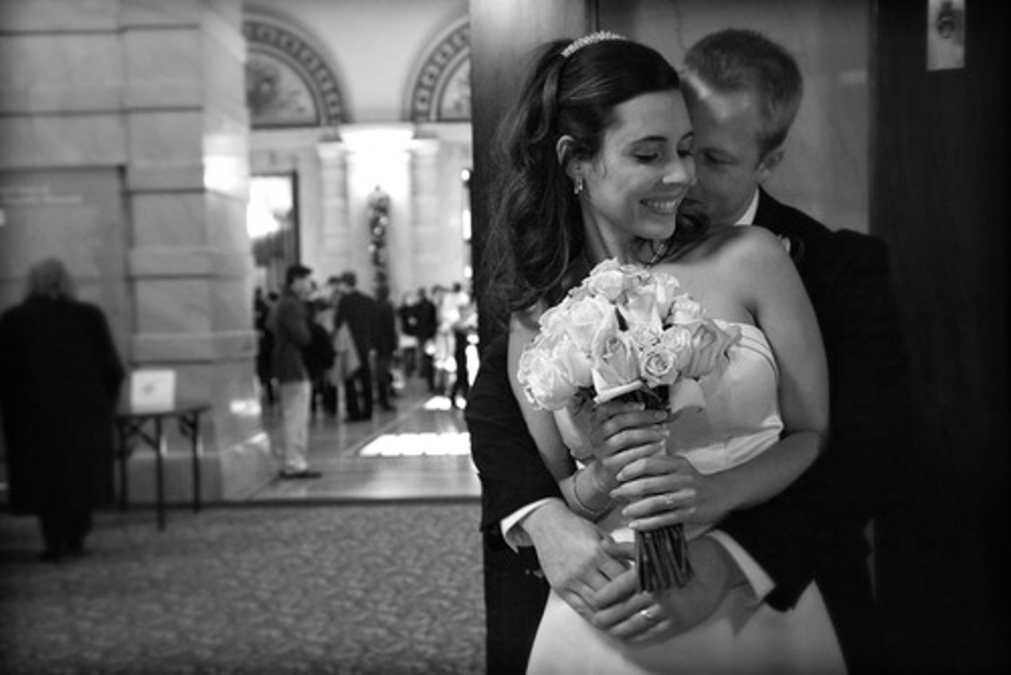 <p>/ˈɪn.tɪ.mət/</p><p>adj. thân mật, gần gũi</p><p>ex: They have an intimate relationship.</p><p>adj. riêng tư, kín đáo</p><p>ex: She shared her most intimate thoughts with him.→ Cô ấy chia sẻ những suy nghĩ riêng tư nhất với anh.</p><p>adj. hiểu rõ, tường tận</p><p>ex: He has an intimate knowledge of the subject.→ Anh ấy hiểu rất rõ về lĩnh vực này.</p><p>v. ám chỉ - intimation: sự ám chỉ</p><p>ex: She intimated that she might leave the company. (verb)→ Cô ấy ám chỉ rằng có thể sẽ rời công ty.</p>