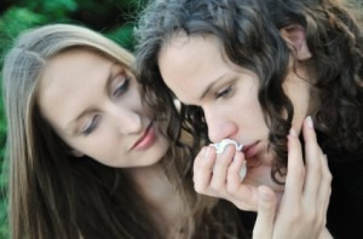 <p>（〜に）おせわになる；to be under the care of; be indebted to (someone for something)</p>