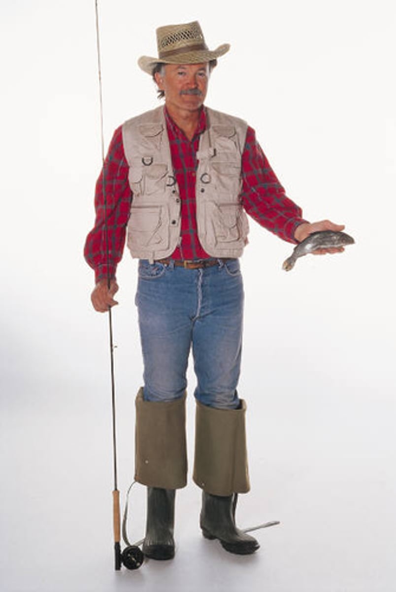 <p>Persona que pesca para trabajar o comer.</p>