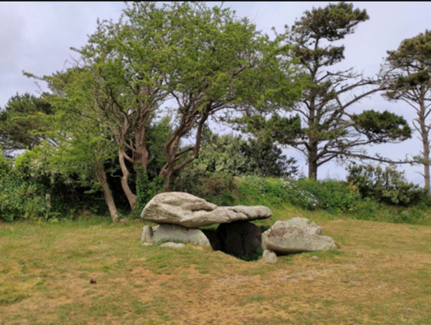 <p>Structure of upright stones supporting a horizontal capstone, partial tomb.</p>