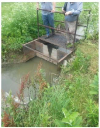 <p>method to measure discharge for ratings curve</p><ul><li><p>engineered flow channel</p></li><li><p>height ~ flow</p></li><li><p>transducers or floats</p></li></ul><p></p>