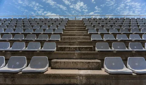 <p>stands\<span><span>bleachers</span></span></p>