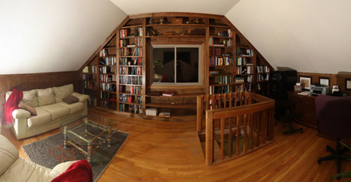 <p>studying room</p>
