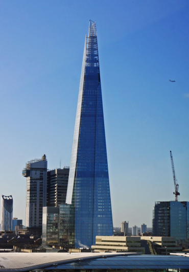 name the building architect and style 