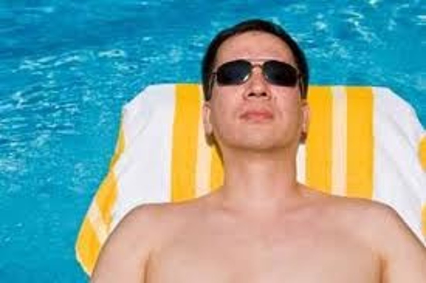 <p>to sunbathe</p>