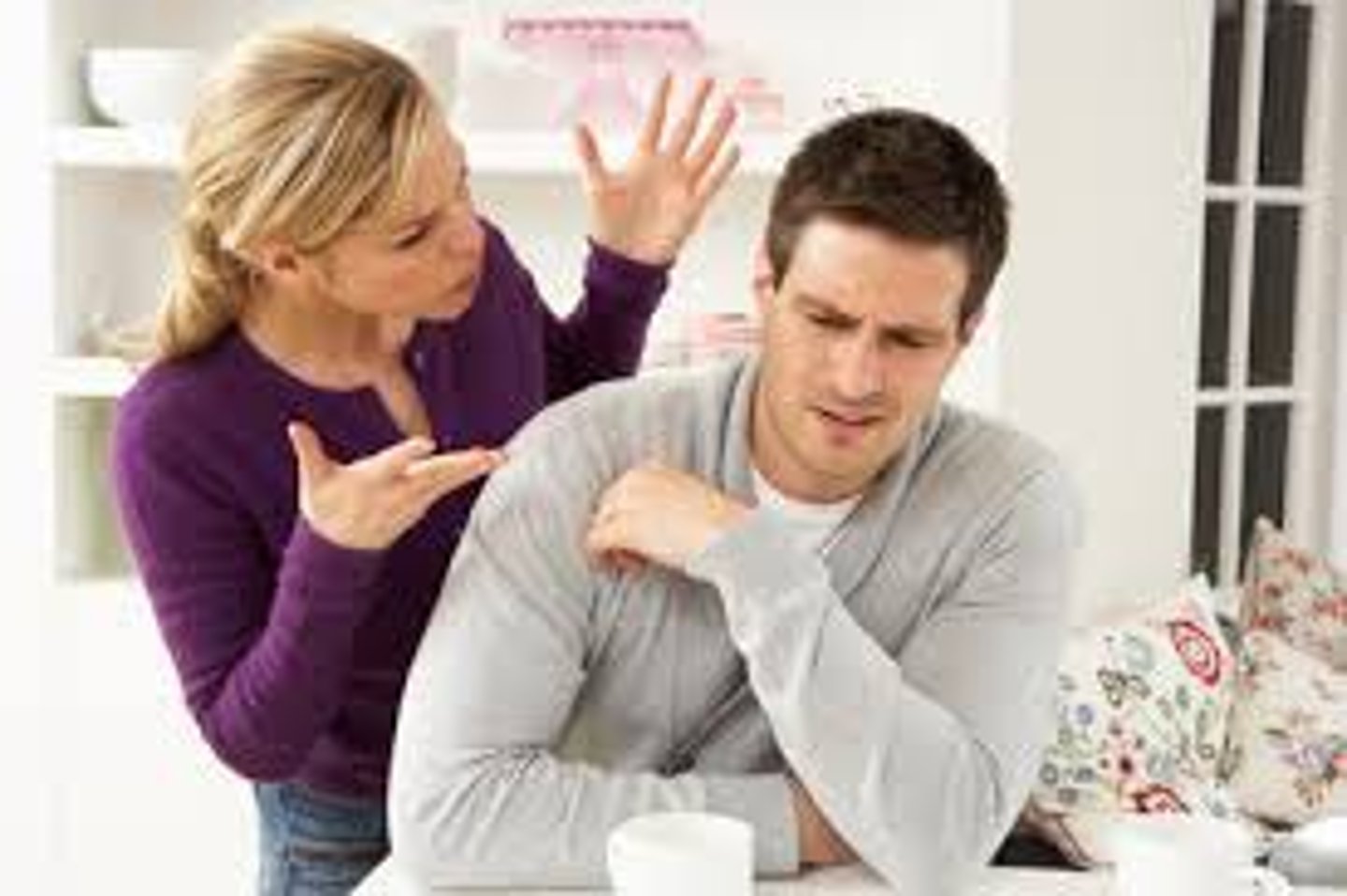 <p>unpleasant feeling that continues for a long period of time: Cơn đau dai dẳng</p><p>Synonyms: Persistent, ongoing</p><p>Example: He's had a nagging pain in his back for weeks</p>