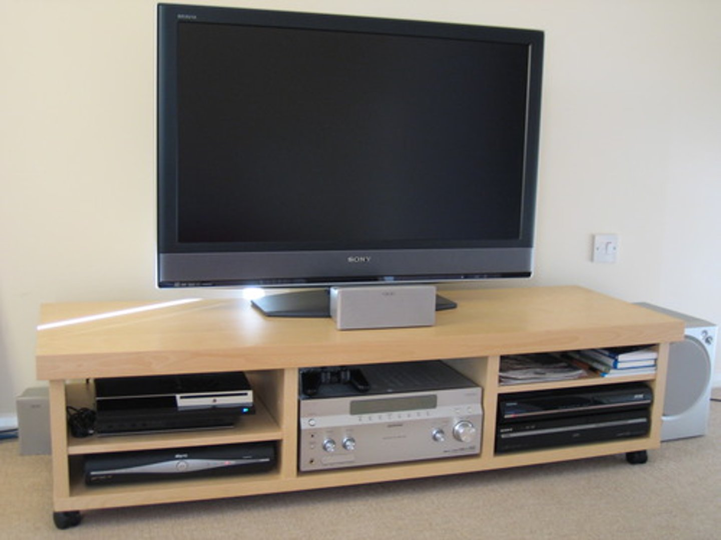 <p>television</p>