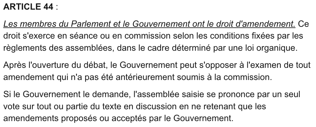 <p><strong>Le droit d’amendement</strong></p><ul><li><p>Un droit <strong>constitutionnel</strong> et <strong>personnel</strong> reconnu aux membres du Parlement par l’article 44 de la Constitution.</p><ul><li><p>Ce droit est sacré et inaliénable.</p></li></ul></li><li><p>Ce droit ne connaît d’autres limitations que celles également prévues au sein de la Constitution : les <strong>irrecevabilités</strong> (articles <strong>40</strong>, <strong>41</strong> et <strong>45</strong> de la Constitution).</p><ul><li><p>Le président de la commission ou de la chambre peut les décréter irrecevables, aucun recours n’est possible.</p></li></ul></li><li><p>Un <strong>usage</strong> <strong>abusif</strong> lors du débat sur la réforme des retraites ?</p><ul><li><p>7 272 amendements déposés en commission à l’Assemblée nationale ; </p></li><li><p>20 610 en séance à l’Assemblée nationale ; </p></li><li><p>5 322 amendements déposés en séance au Sénat.</p></li></ul></li></ul><p></p>