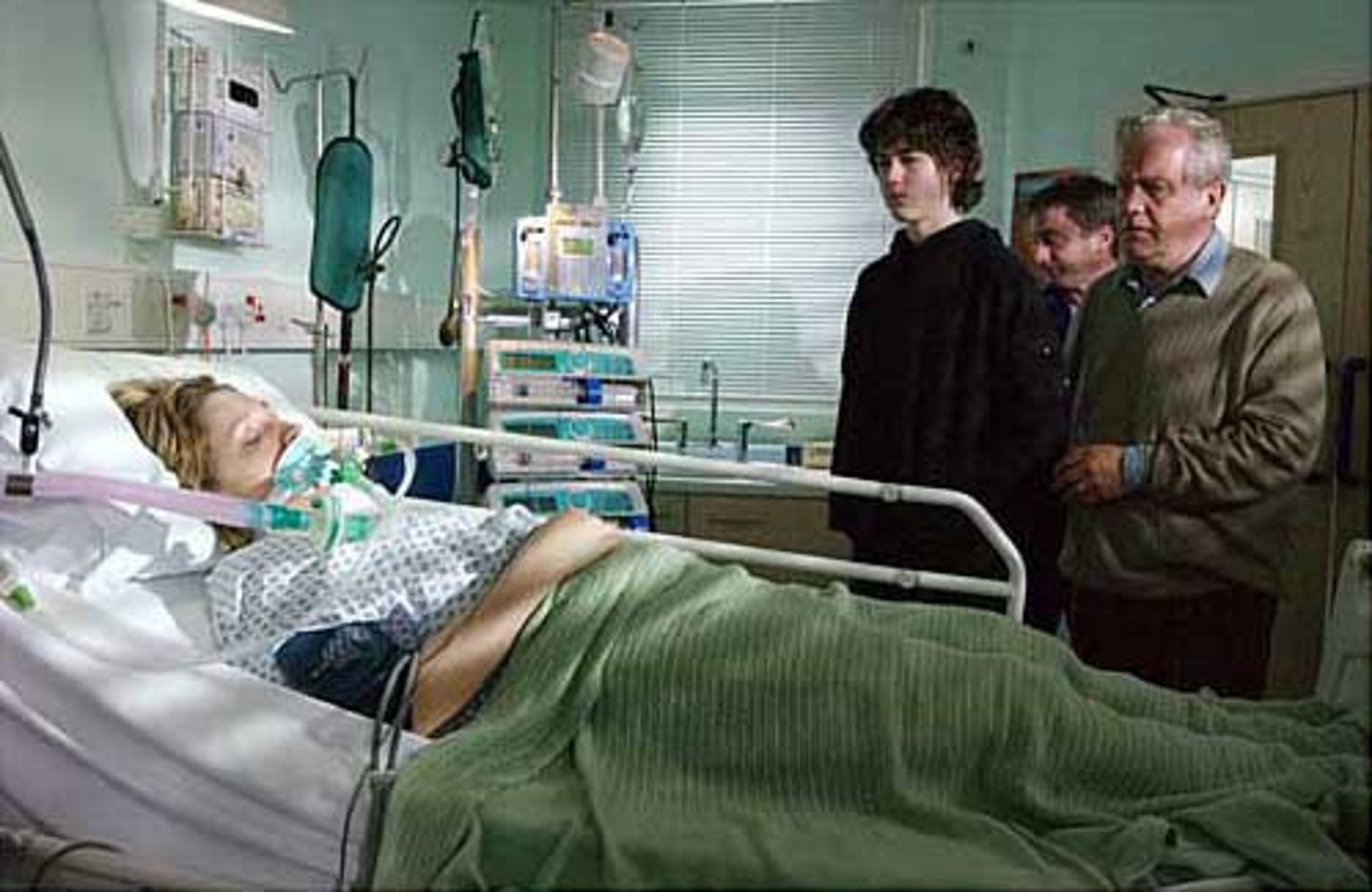 <p>: Tình trạng nguy kịch</p><p>Synonyms: Severe condition, life-threatening state</p><p>Example: After the accident, the patient was in critical condition</p>