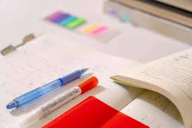 <p>勉強する (benkyou suru)</p>