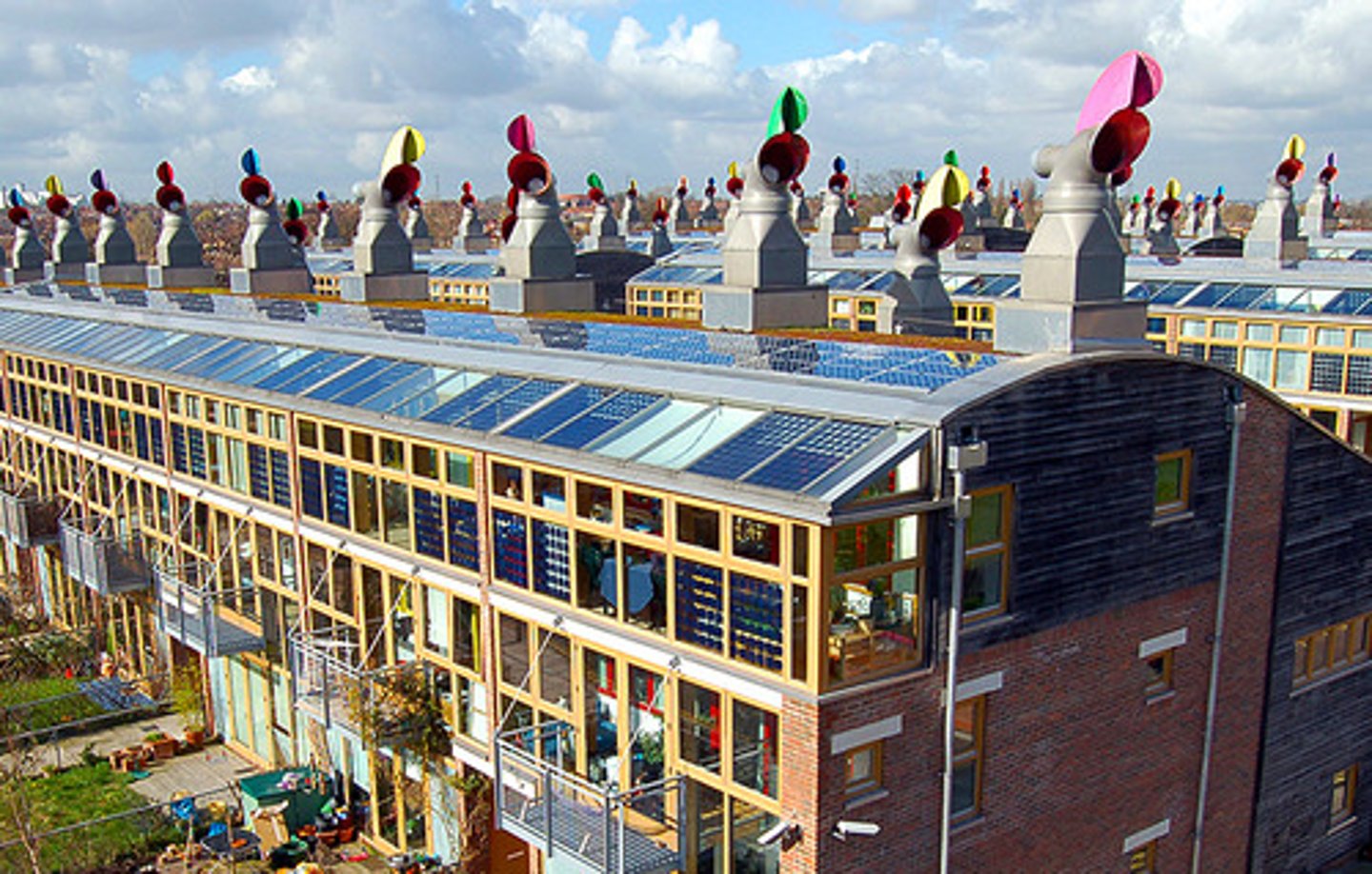 <p>> Provide passive ventilation</p><p>> Rotate to always face the wind</p><p>> An opening at the front collects fresh air which moves down into the building through closable vents</p><p>> An opening at the back emits stale air from the buildings</p><p>> Outgoing stale air warms the incoming fresh air through a heat exchanger</p>