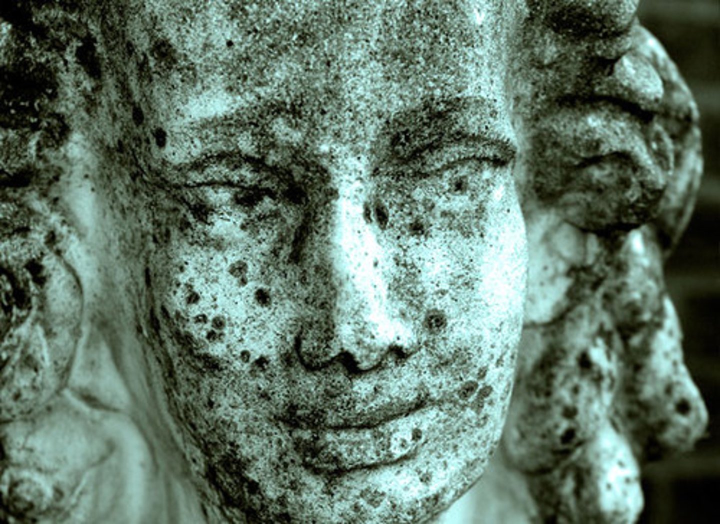 <p>a very weak acid formed in solution when carbon dioxide dissolves in water.</p>