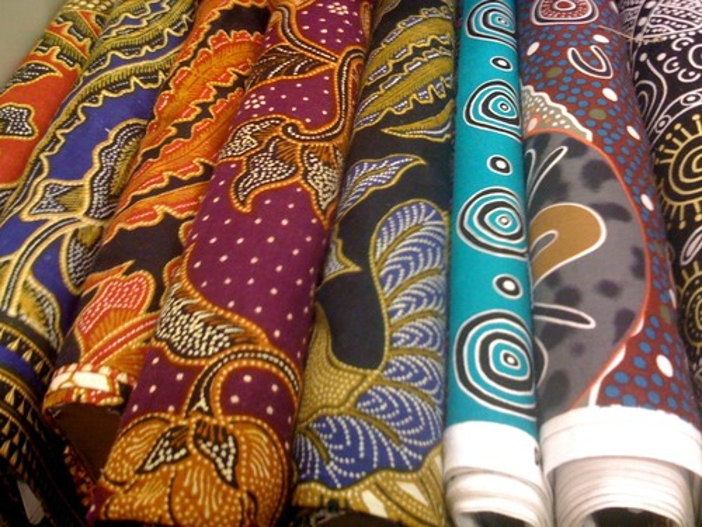 <p>relating to fabric or cloth</p>