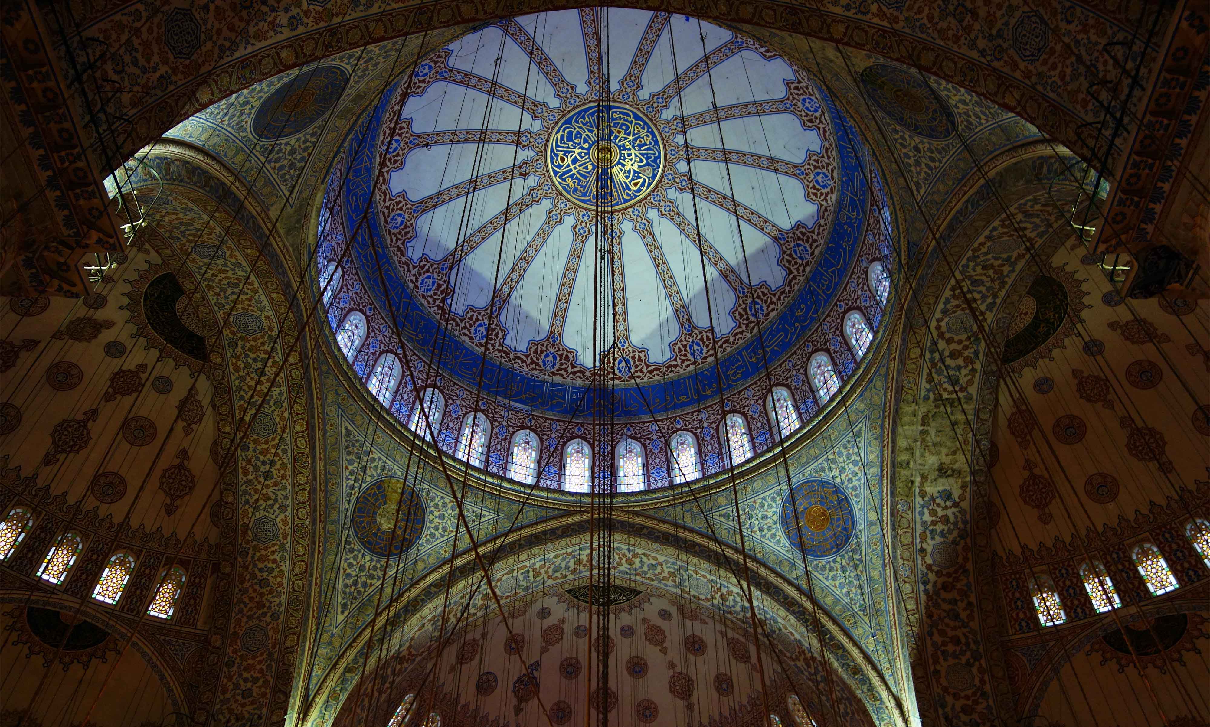 <p>a feature symbolic of the heavens and also allows voices to project throughout the mosque</p>