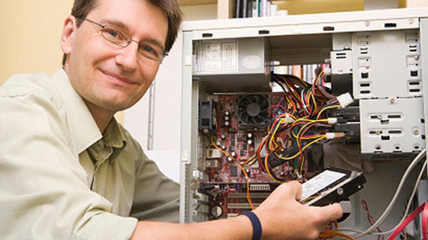 <p>спеціаліст з комп'ютерної техніки</p>