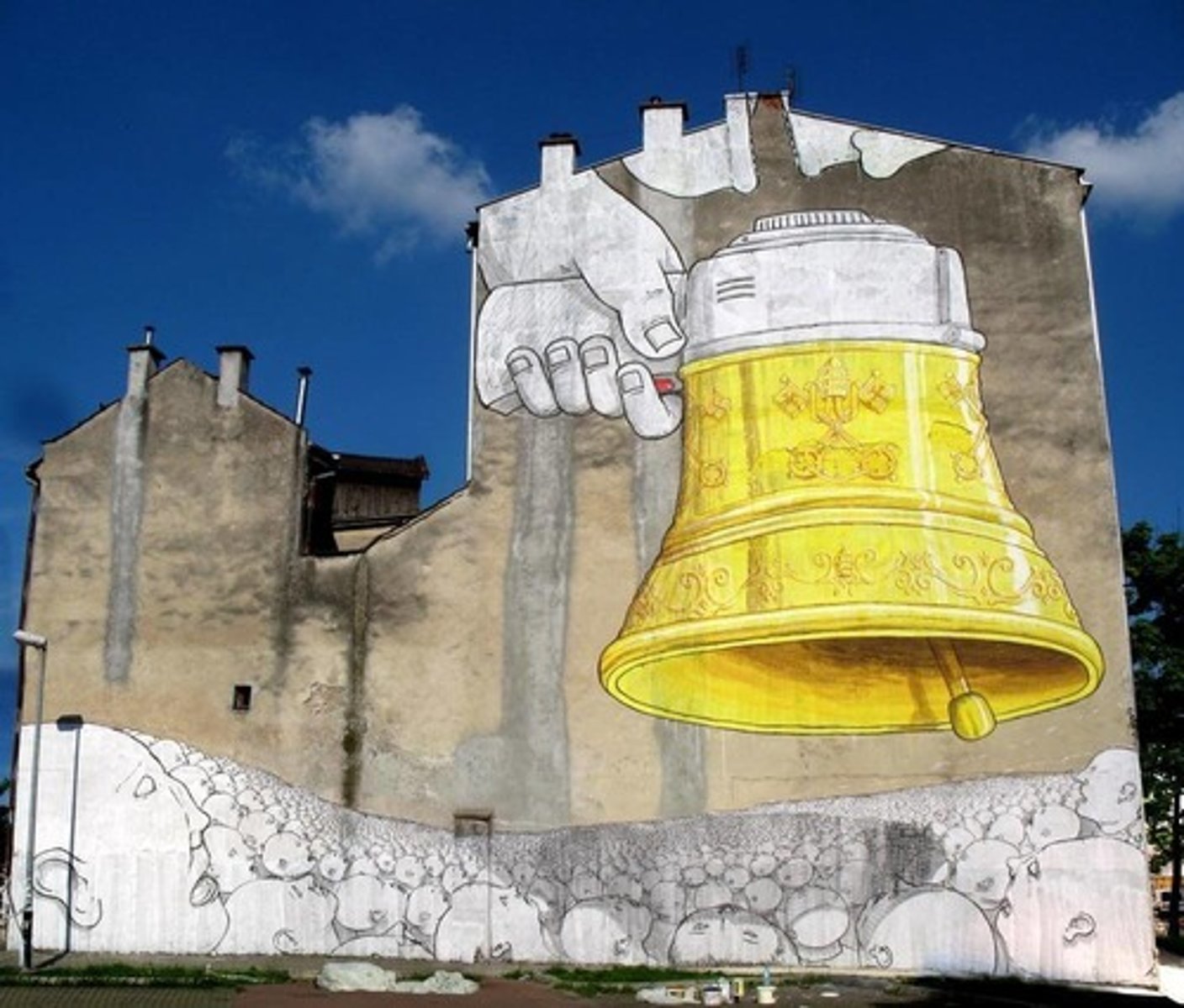<p>Epic scale murals ; bloated figures with big heads<br>Heavily on black and white paint<br>Brutal work about the environment<br>Talks about two things: fear and rage</p>