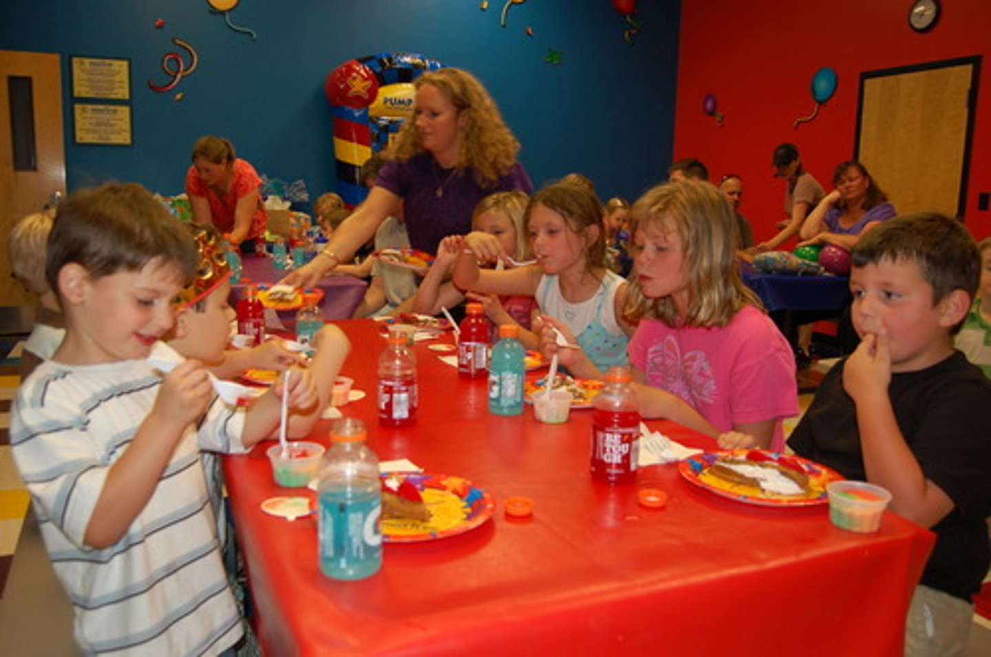 <p>party</p>