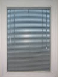 <p>blinds that has ½ slats </p>