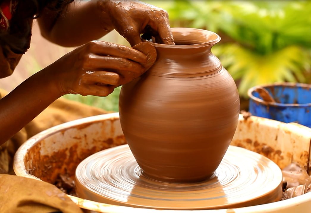 <p>đồ gốm</p>