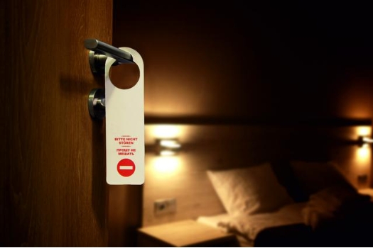 <p>A sign on a door in a hotel which says that you do not want anybody to come in</p><p>Не беспокоить</p>