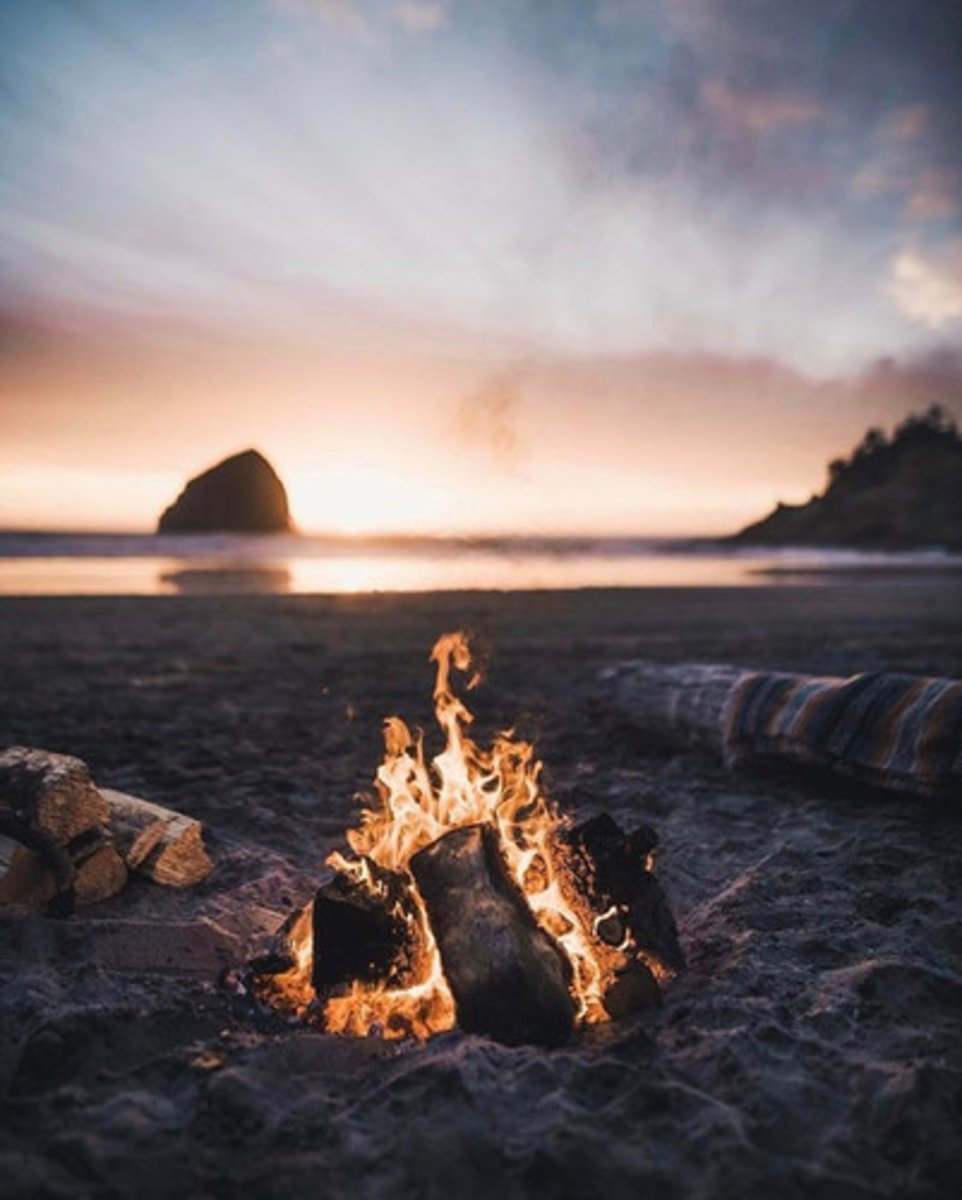 <p>An toàn.</p><p></p><p>Example: It is a safe place to live.</p><p>Nghĩa: Đây là nơi an toàn để sống.</p>