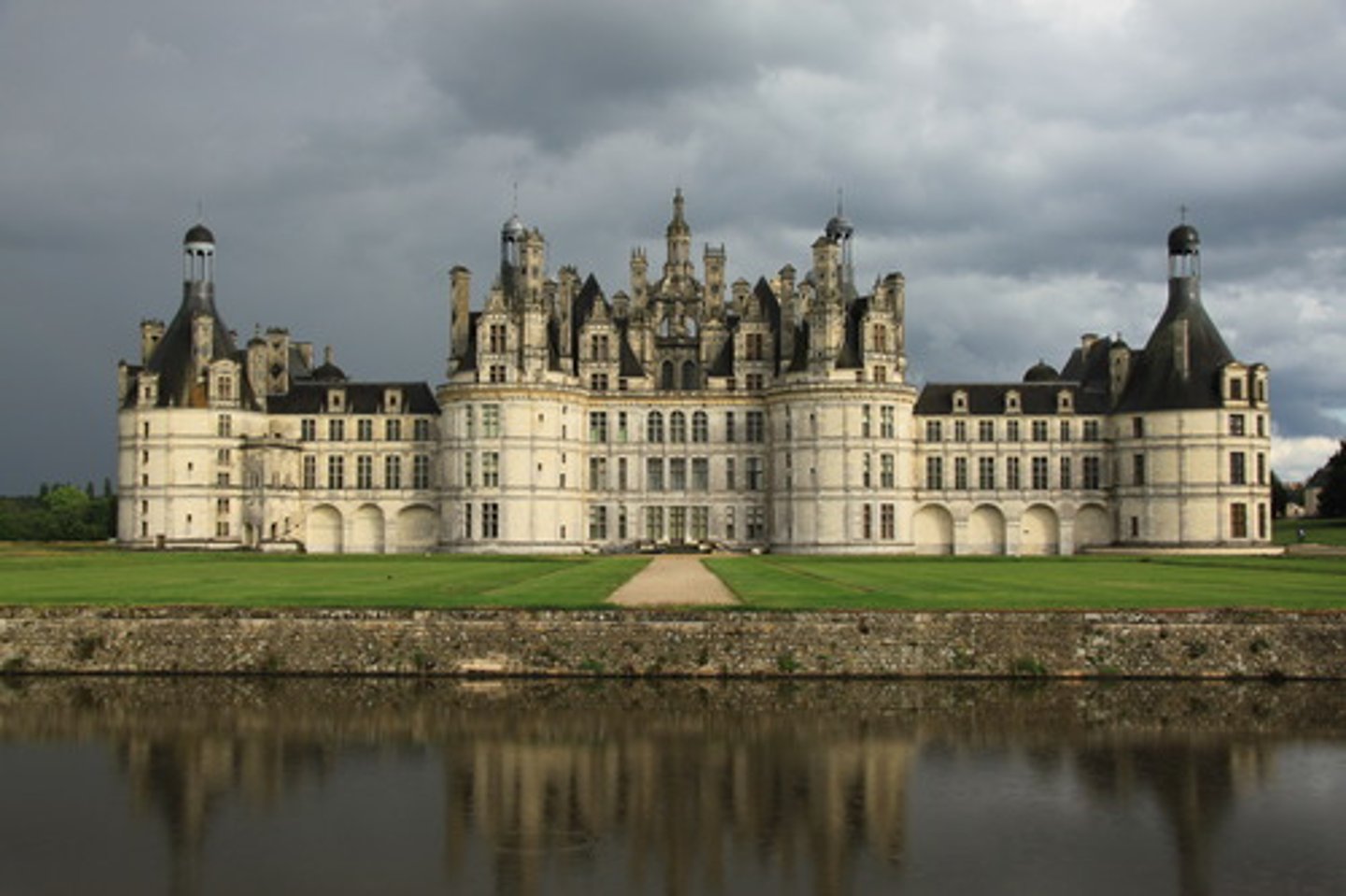 <p>A castle or manor-house.</p>