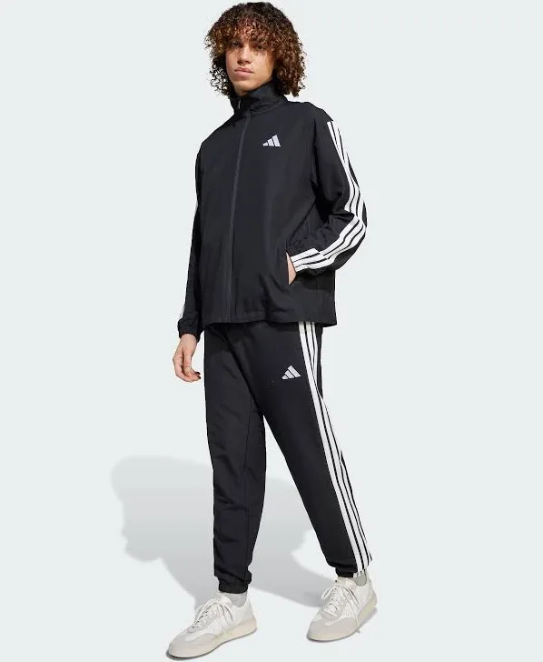 <p>tracksuit</p>