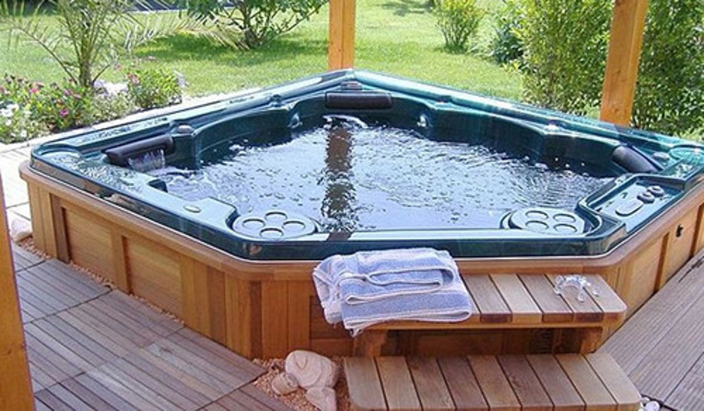 <p>whirlpool bath</p>