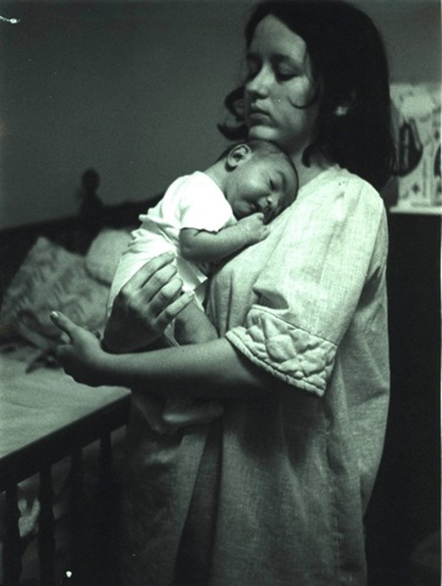 <p>(commonly referred to as postpartum depression), applies to women who experience major depression during pregnancy or in the four weeks following the birth of their child</p>