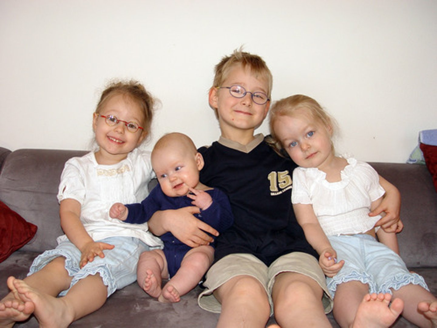 <p>irmãos</p>
