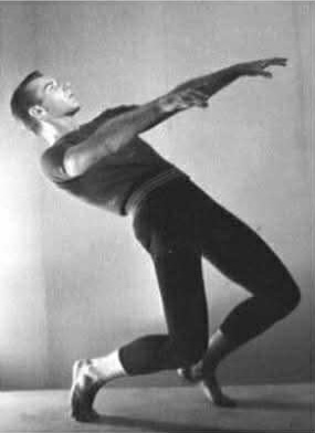<p><span>The dancer balances on the balls of the feet, keeps a straight back and head, and sends the knees forward as the torso tilts back and the arms are held straight out in front.</span></p>