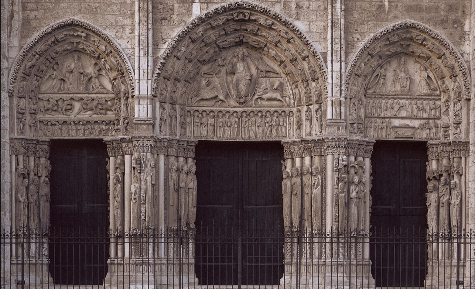 <p><strong>Royal Portal, Chartres Cathedral</strong></p>