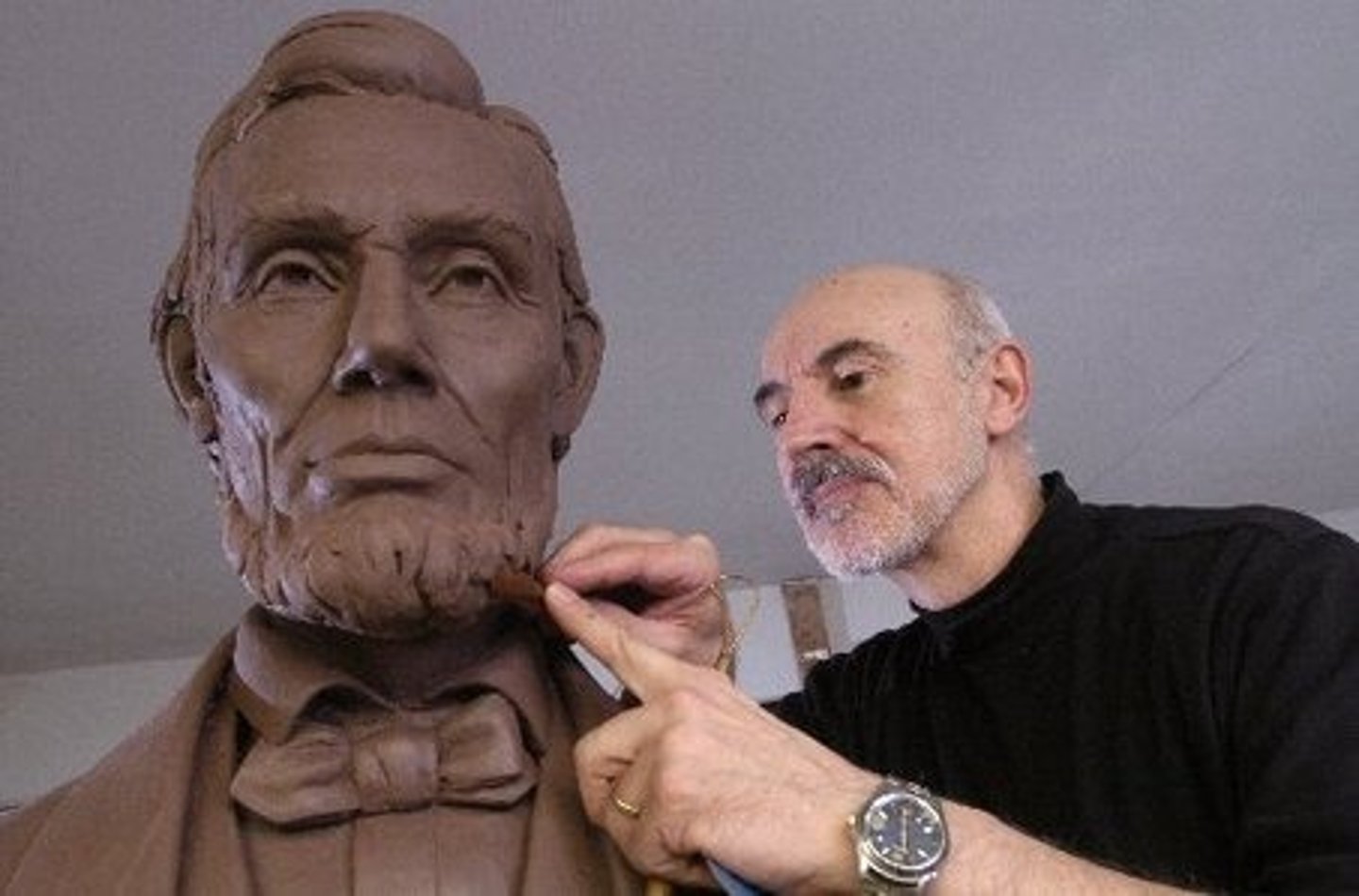<p>sculptor</p>