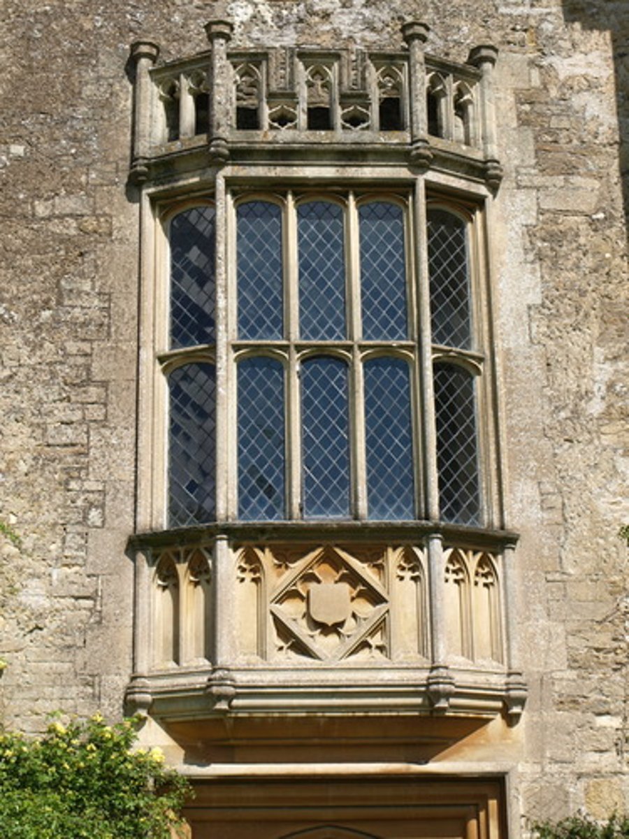<p>A type of bay window that is cantilevered or <strong>corbelled </strong>from the wall using projecting stones.</p>
