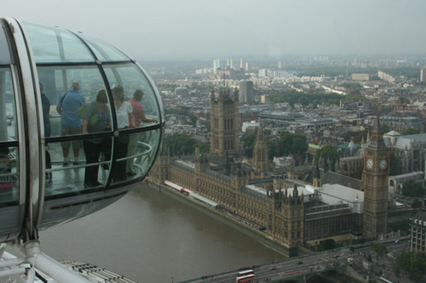 <p>hồi hộp,kịch tính</p>