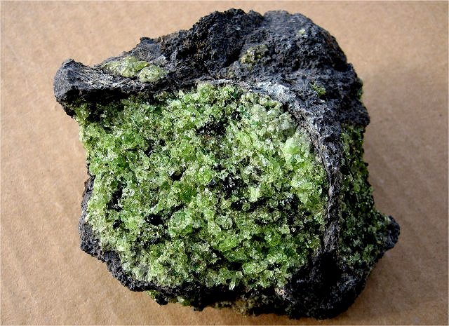 <p>Mineral, vitreous with earthy bottom, dark grey streak, very hard</p>
