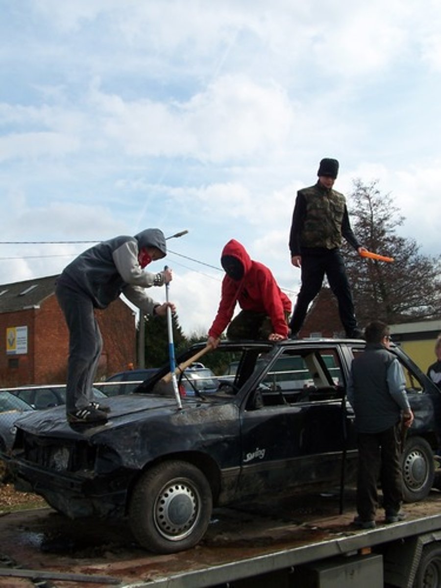 <p>(n) du côn, lưu manh</p>