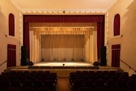 <p>This stage is noted for having a distinguished arch, the play fits within the frame and has orchestra and balcony seating</p>